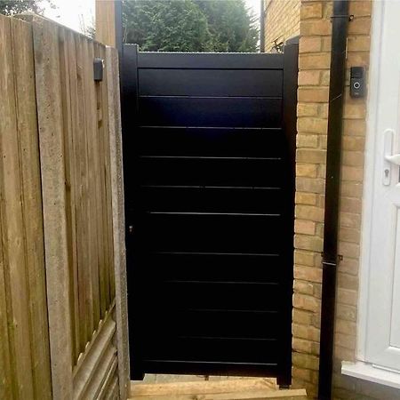 Charming Private Guest House Enfield Exterior foto