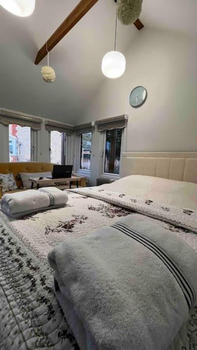 Charming Private Guest House Enfield Exterior foto