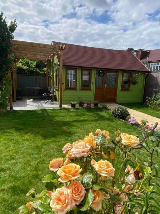 Charming Private Guest House Enfield Exterior foto